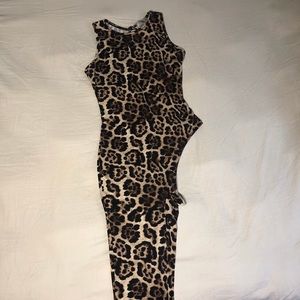 1 leg show shape cheetah print jumpsuit